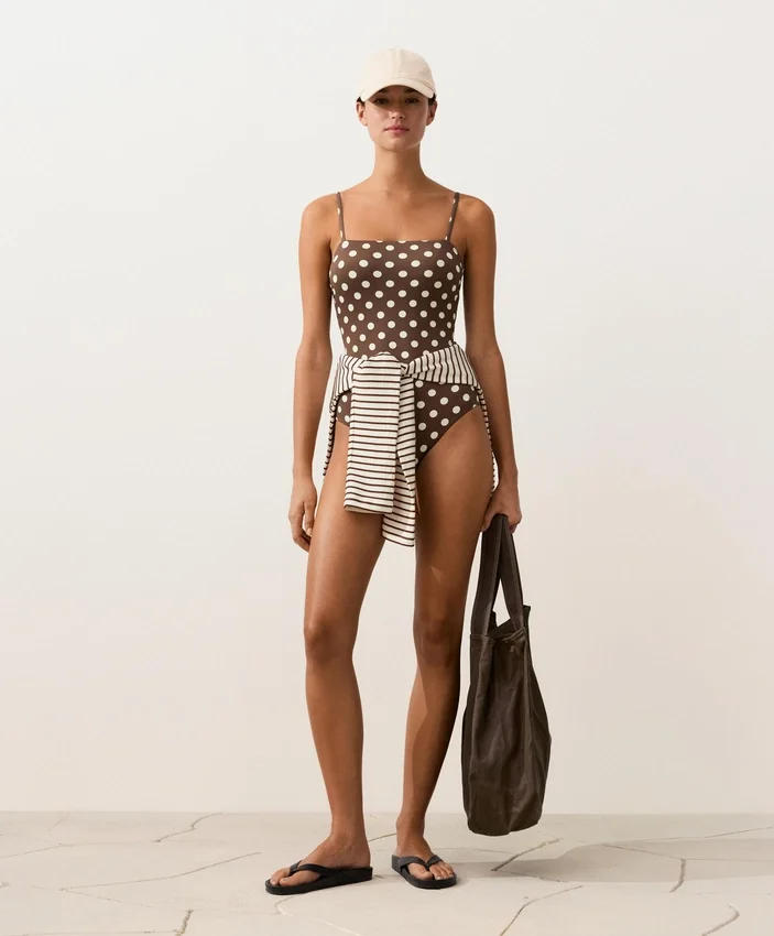 Bañador bandeau de piqué con lunares Bañador bandeau de piqué con lunares