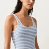Bañador de cuello redondo con rayas texturizadas Bañador de cuello redondo con rayas texturizadas