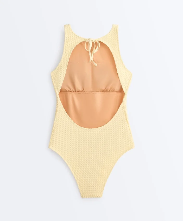 Bañador halter de ganchillo con textura de burbujas Bañador halter de ganchillo con textura de burbujas