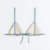 Bikinis triangulares con ondas en contraste de croché Bikinis triangulares con ondas en contraste de croché