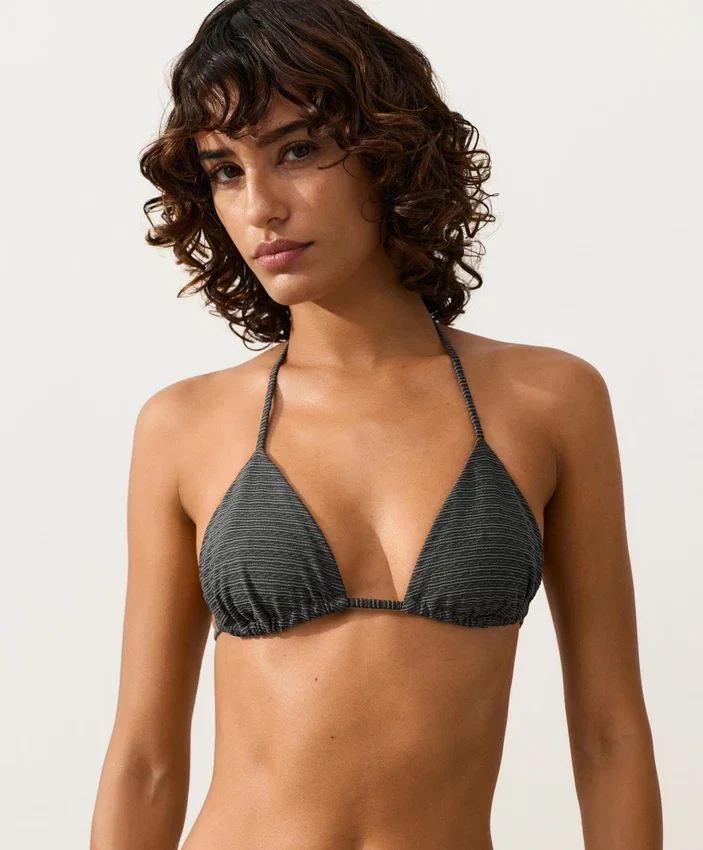 Bikinis triangulares de jacquard con efecto lavado Bikinis triangulares de jacquard con efecto lavado
