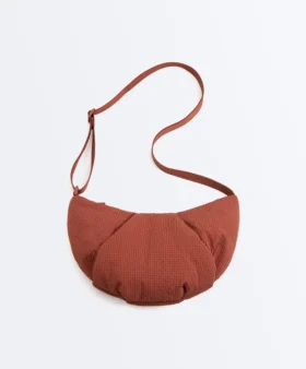 Bolso cruzado acolchado con textura