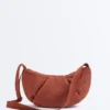 Bolso cruzado acolchado con textura