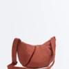 Bolso cruzado acolchado con textura