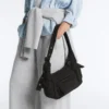 Bolsos mini con bolsillos maxi