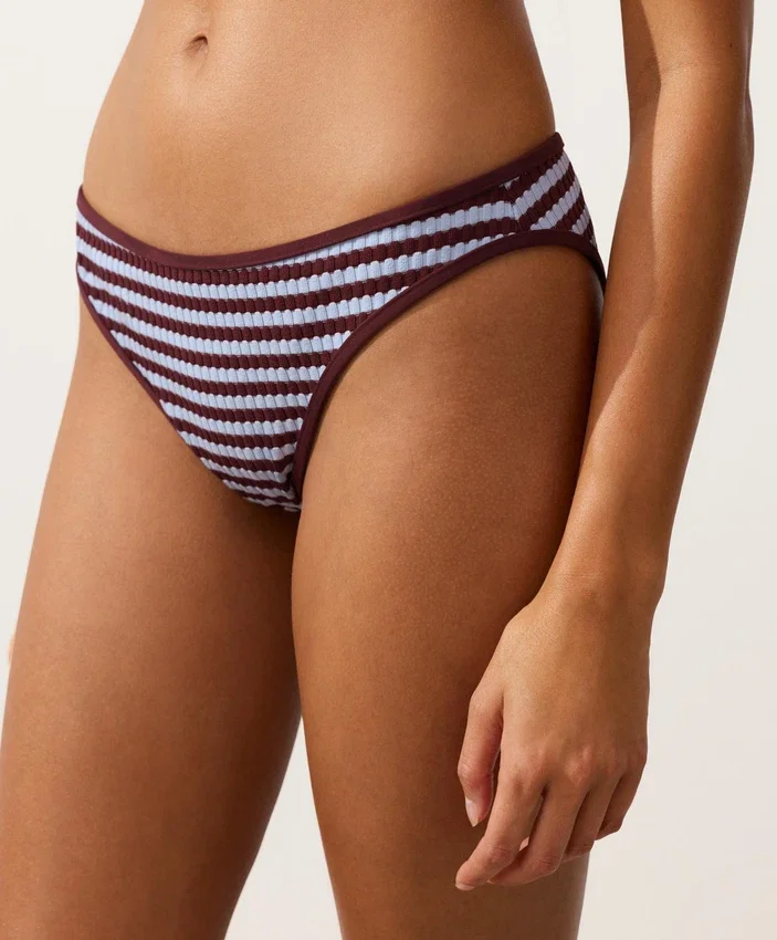 Braguitas de bikini clásicas con rayas texturizadas Braguitas de bikini clásicas con rayas texturizadas