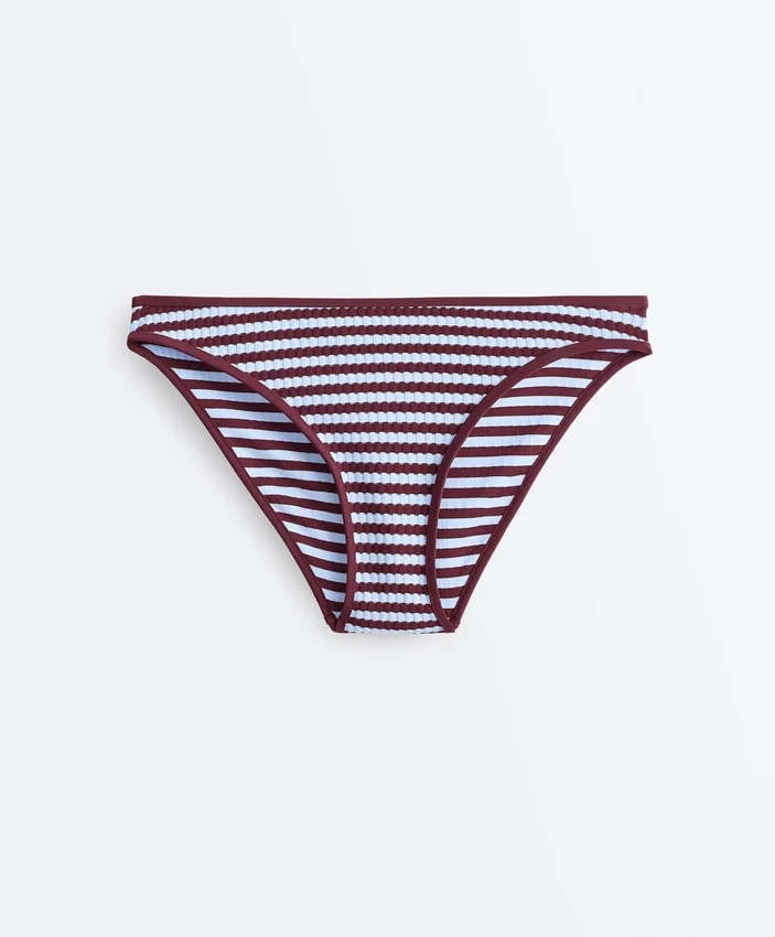Braguitas de bikini clásicas con rayas texturizadas Braguitas de bikini clásicas con rayas texturizadas