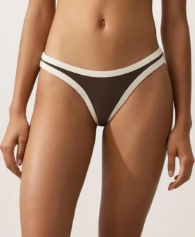 Braguitas de bikini de cobertura media con corte en U y ribete en contraste