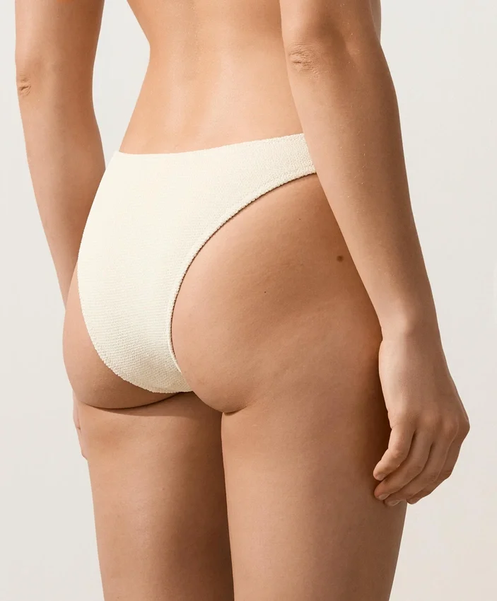 Braguitas de bikini de cobertura media con corte en U y tejido arrugado Braguitas de bikini de cobertura media con corte en U y tejido arrugado