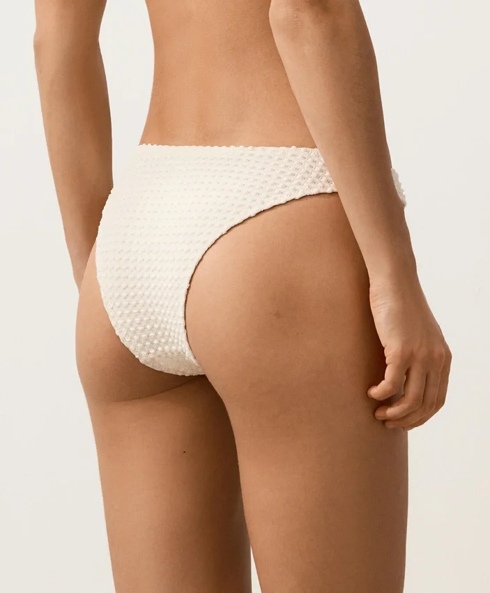 Braguitas de bikini de cobertura media con corte en U y tejido de ganchillo con textura de burbujas Braguitas de bikini de cobertura media con corte en U y tejido de ganchillo con textura de burbujas
