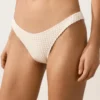 Braguitas de bikini de cobertura media con corte en U y tejido de ganchillo con textura de burbujas Braguitas de bikini de cobertura media con corte en U y tejido de ganchillo con textura de burbujas