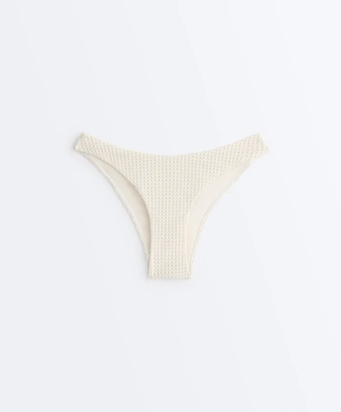 Braguitas de bikini de cobertura media con corte en U y tejido de ganchillo con textura de burbujas Braguitas de bikini de cobertura media con corte en U y tejido de ganchillo con textura de burbujas