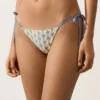 Braguitas de bikini de cobertura media con lazo de croché y estampado de ondas Braguitas de bikini de cobertura media con lazo de croché y estampado de ondas