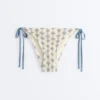 Braguitas de bikini de cobertura media con lazo de croché y estampado de ondas Braguitas de bikini de cobertura media con lazo de croché y estampado de ondas