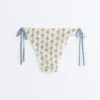 Braguitas de bikini de cobertura media con lazo de croché y estampado de ondas Braguitas de bikini de cobertura media con lazo de croché y estampado de ondas