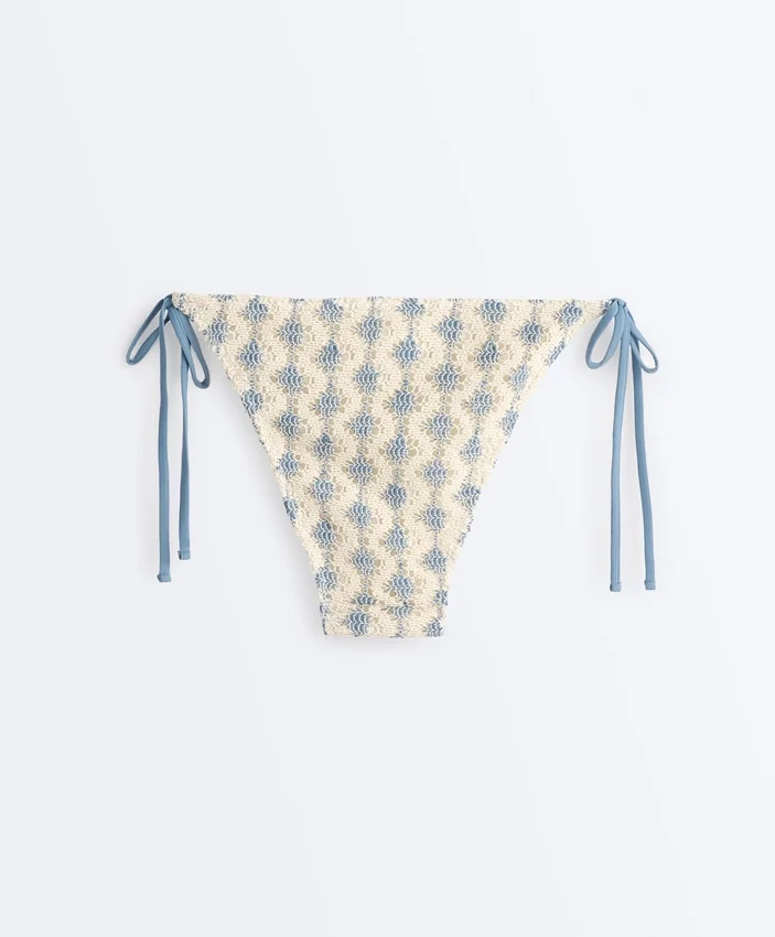 Braguitas de bikini de cobertura media con lazo de croché y estampado de ondas Braguitas de bikini de cobertura media con lazo de croché y estampado de ondas