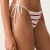Braguitas de bikini de cobertura media con lazos de croché a rayas