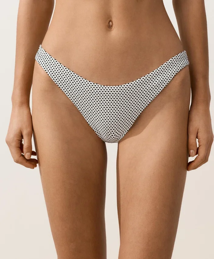 Braguitas de bikini de corte en U y cobertura media con estampado de lunares en jacquard Braguitas de bikini de corte en U y cobertura media con estampado de lunares en jacquard