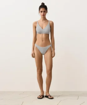 Braguitas de bikini de corte en U y cobertura media con estampado de lunares en jacquard Braguitas de bikini de corte en U y cobertura media con estampado de lunares en jacquard