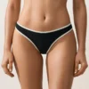 Braguitas de bikini tipo tanga con corte en U y ribete en contraste