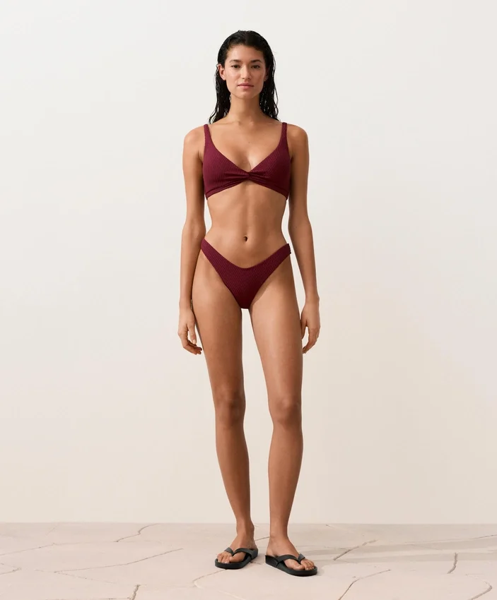Braguitas de bikinis brasileñas con corte en U y jacquard de cuadros pequeños Braguitas de bikinis brasileñas con corte en U y jacquard de cuadros pequeños