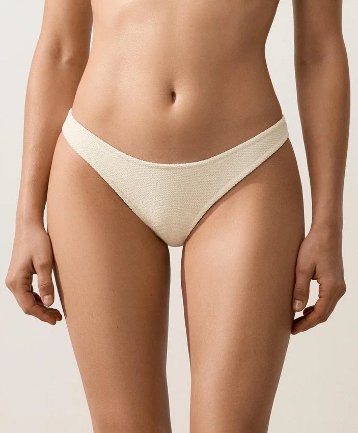 Braguitas de bikinis brasileñas con corte en U y tejido arrugado Braguitas de bikinis brasileñas con corte en U y tejido arrugado