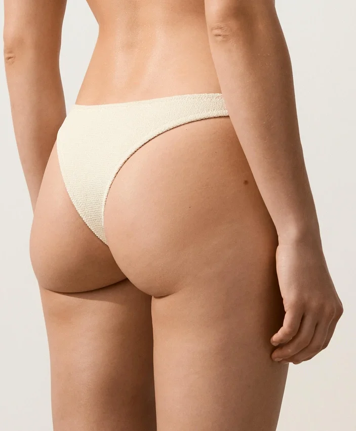Braguitas de bikinis brasileñas con corte en U y tejido arrugado Braguitas de bikinis brasileñas con corte en U y tejido arrugado