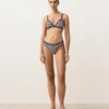 Partes de arriba de bikini triangular con rayas texturizadas Partes de arriba de bikini triangular con rayas texturizadas