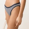 Braguitas de bikinis clásicas con rayas texturizadas Braguitas de bikinis clásicas con rayas texturizadas