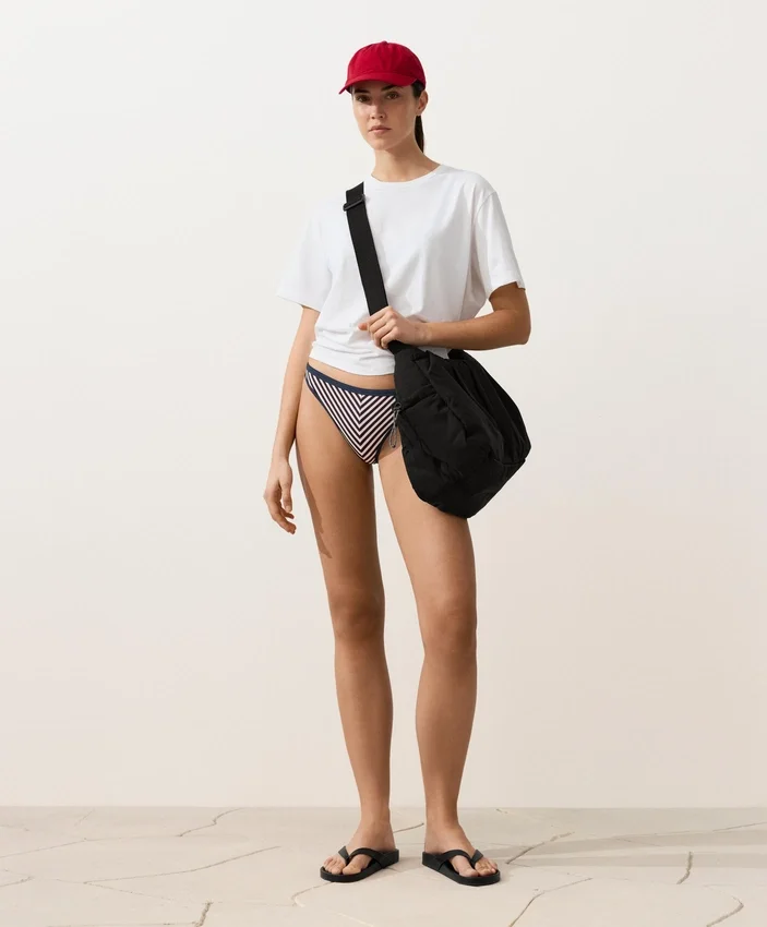 Braguitas de bikinis clásicas con rayas texturizadas Braguitas de bikinis clásicas con rayas texturizadas