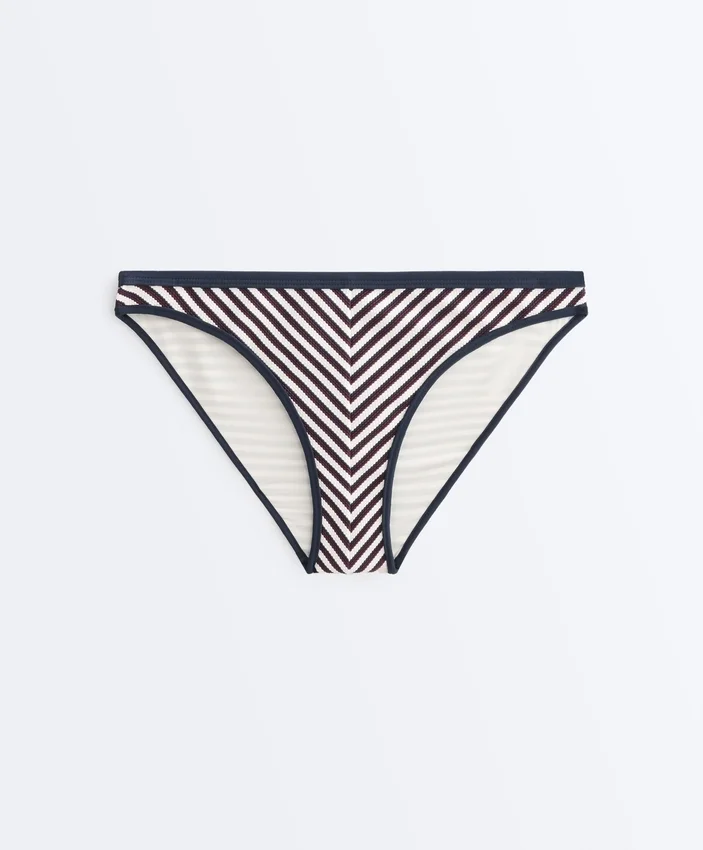 Braguitas de bikinis clásicas con rayas texturizadas Braguitas de bikinis clásicas con rayas texturizadas