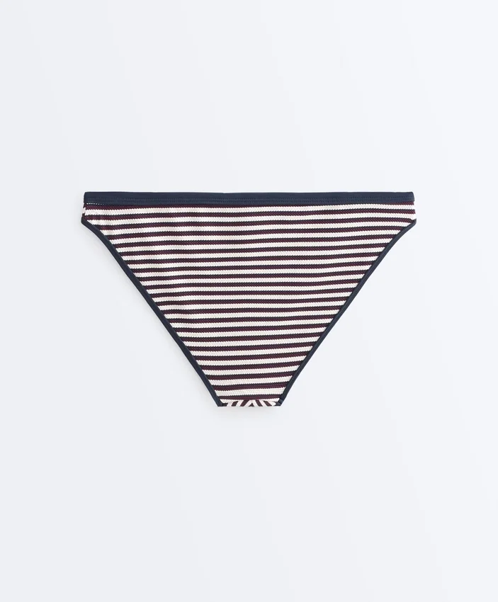 Braguitas de bikinis clásicas con rayas texturizadas Braguitas de bikinis clásicas con rayas texturizadas