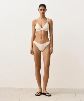 Top de bikini triangular de croché con textura de burbujas