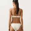 Top de bikini triangular de croché con textura de burbujas