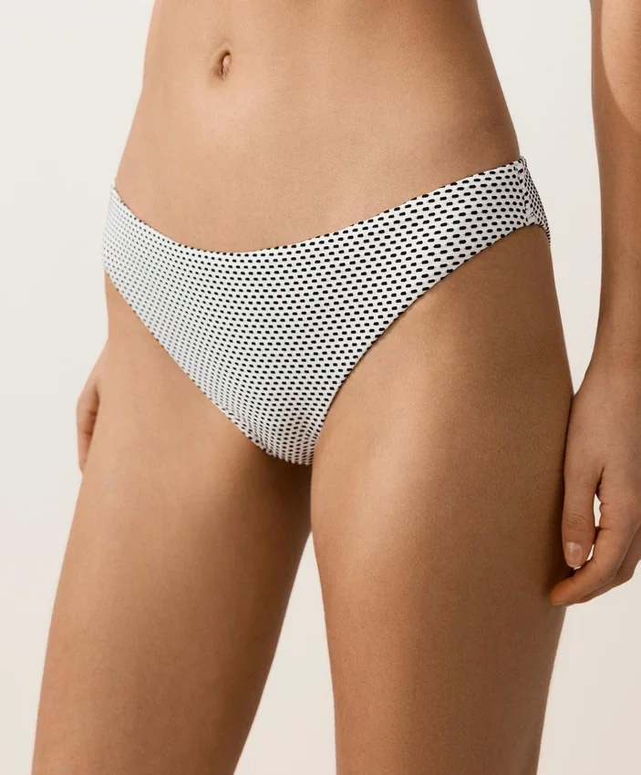 Braguitas de bikinis clásicas de jacquard con lunares Braguitas de bikinis clásicas de jacquard con lunares