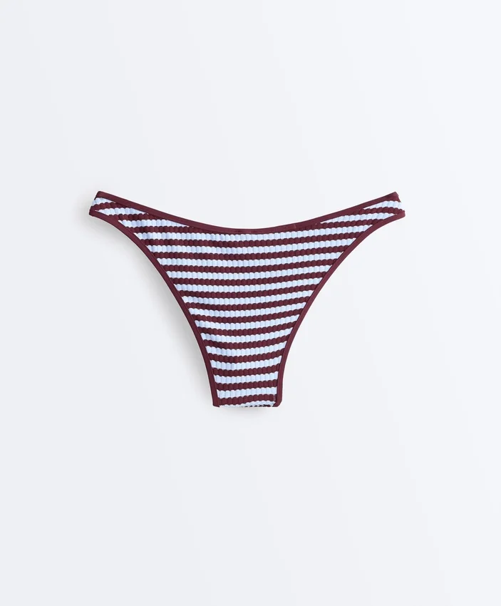 Braguitas de bikinis de cobertura media con corte en U y rayas texturizadas Braguitas de bikinis de cobertura media con corte en U y rayas texturizadas