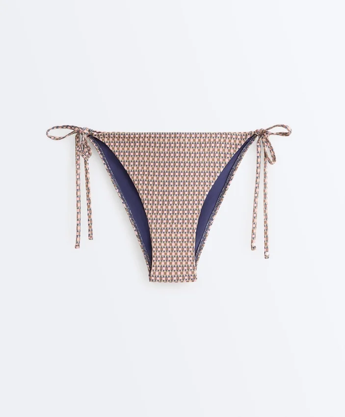 Braguitas de bikinis de cobertura media con estampado mini de hilo metálico y lazos Braguitas de bikinis de cobertura media con estampado mini de hilo metálico y lazos