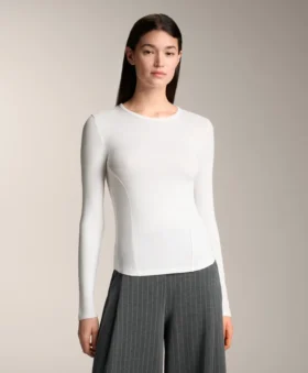 Camiseta ajustada de manga larga con cuello redondo y tejido de canalé de algodón y modal
