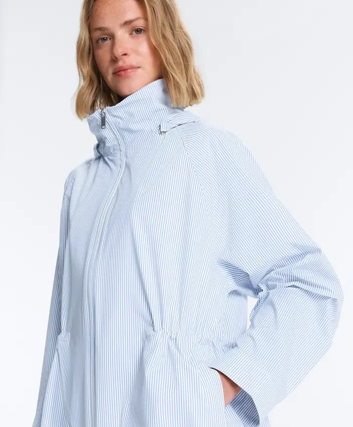 Chaqueta a rayas extra ligera e impermeable 10K Chaqueta a rayas extra ligera e impermeable 10K