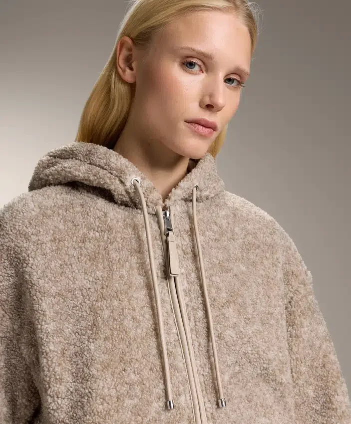 Chaqueta con capucha de imitación de piel de oveja Chaqueta con capucha de imitación de piel de oveja
