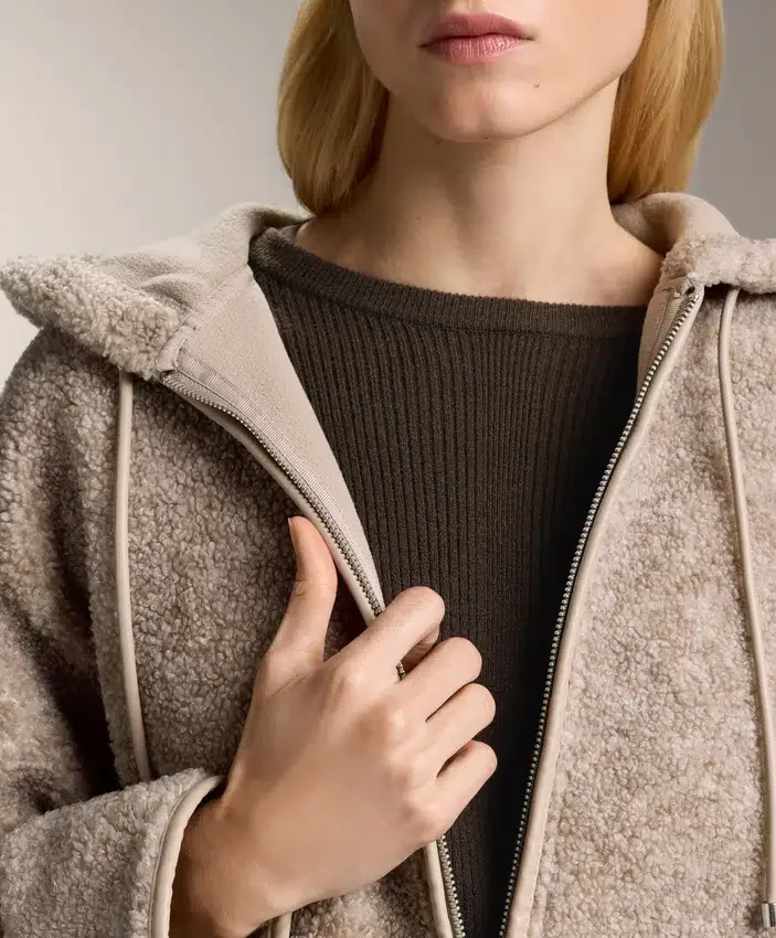Chaqueta con capucha de imitación de piel de oveja Chaqueta con capucha de imitación de piel de oveja