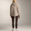 Chaqueta con capucha de imitación de piel de oveja Chaqueta con capucha de imitación de piel de oveja
