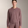 Chaqueta con capucha de punto acanalado Chaqueta con capucha de punto acanalado