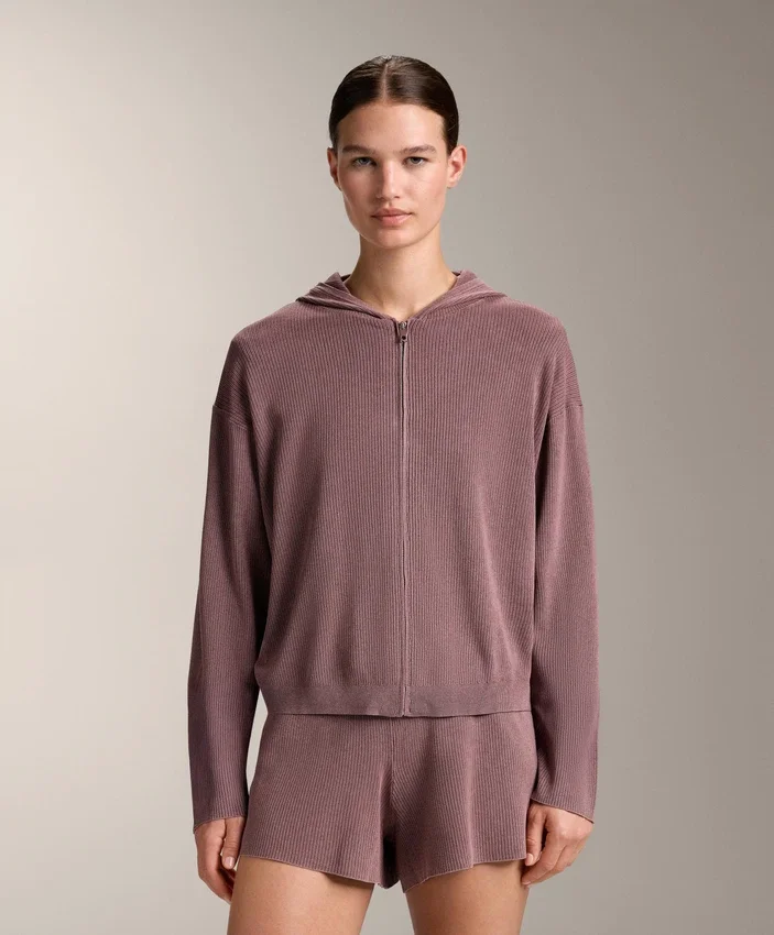 Chaqueta con capucha de punto acanalado Chaqueta con capucha de punto acanalado