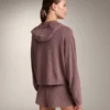 Chaqueta con capucha de punto acanalado Chaqueta con capucha de punto acanalado