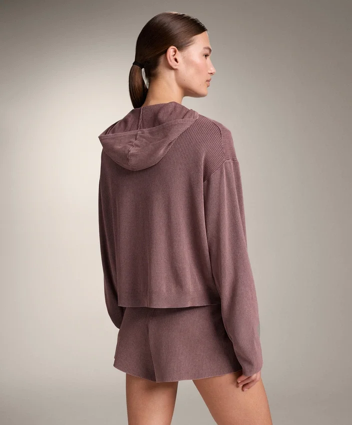 Chaqueta con capucha de punto acanalado Chaqueta con capucha de punto acanalado