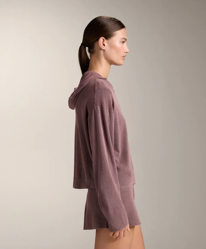 Chaqueta con capucha de punto acanalado Chaqueta con capucha de punto acanalado