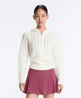 Chaqueta con capucha de punto calado