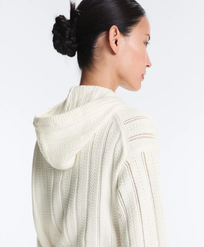 Chaqueta con capucha de punto calado Chaqueta con capucha de punto calado