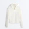 Chaqueta con capucha de punto calado Chaqueta con capucha de punto calado